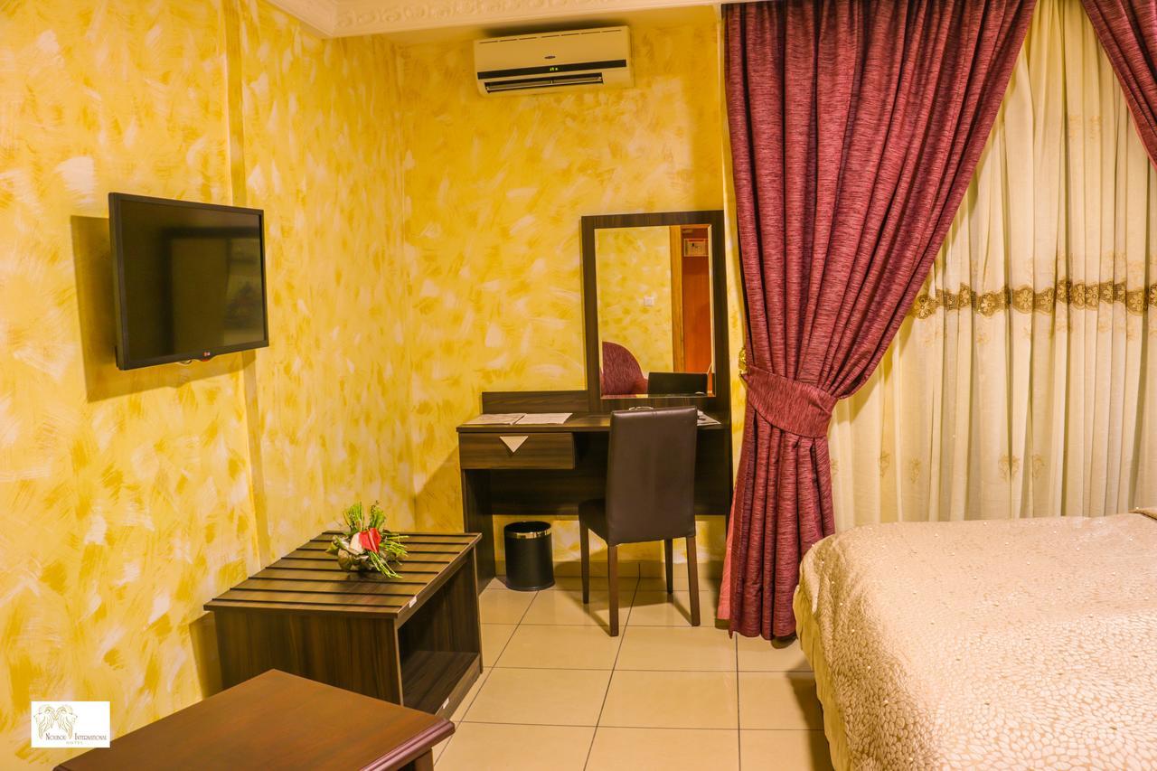 Noubou International Hotel Дуала Экстерьер фото