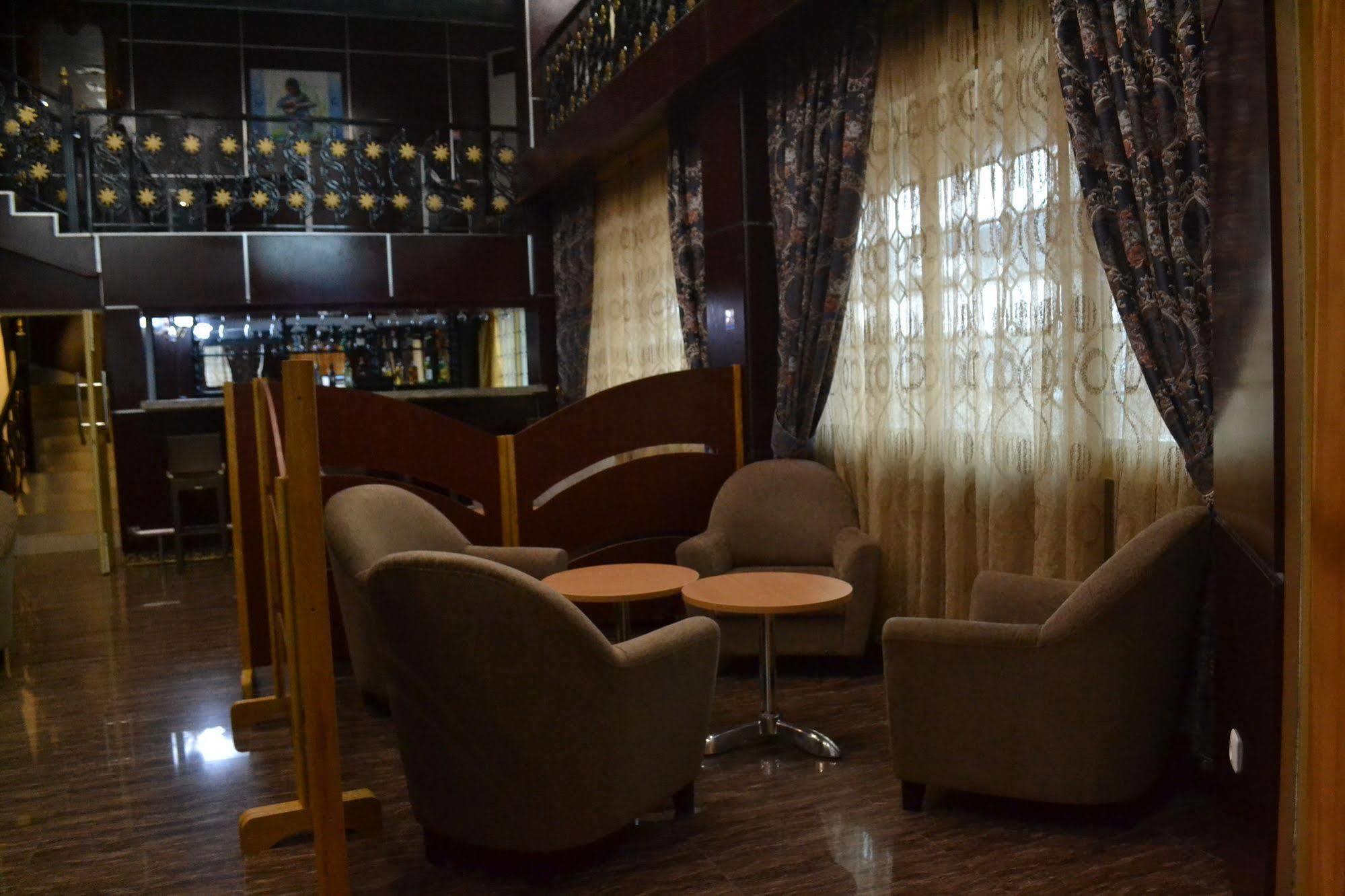 Noubou International Hotel Дуала Экстерьер фото